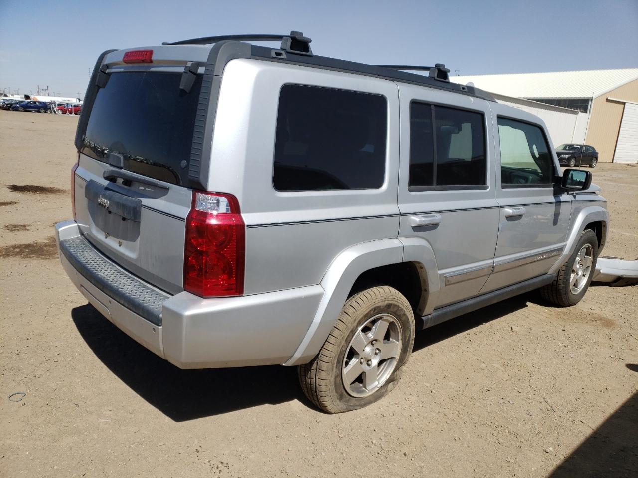 Photo 4 from auction – 2010 JEEP COMMANDER with VIN 1J4RH4GK2AC113747