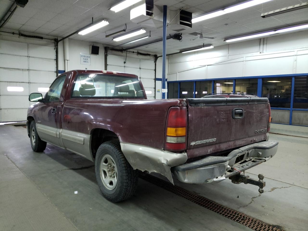 Photo 3 from auction – 2000 CHEVROLET SILVERADO with VIN 1GCEC14T2YE174285
