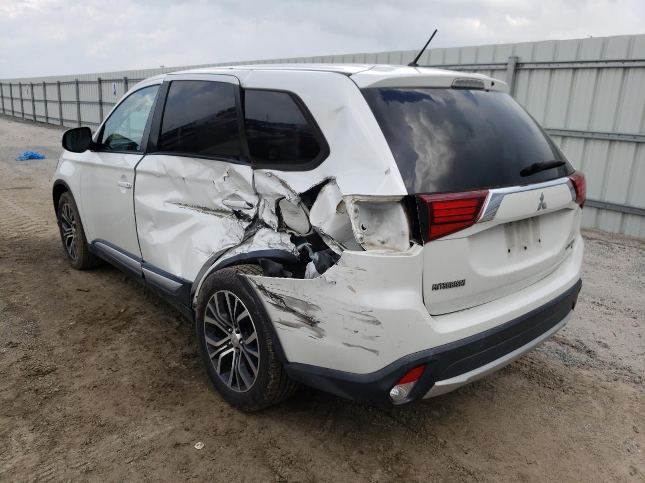 Photo 3 from auction – 2016 MITSUBISHI OUTLANDER with VIN JA4AD3A35GZ063114