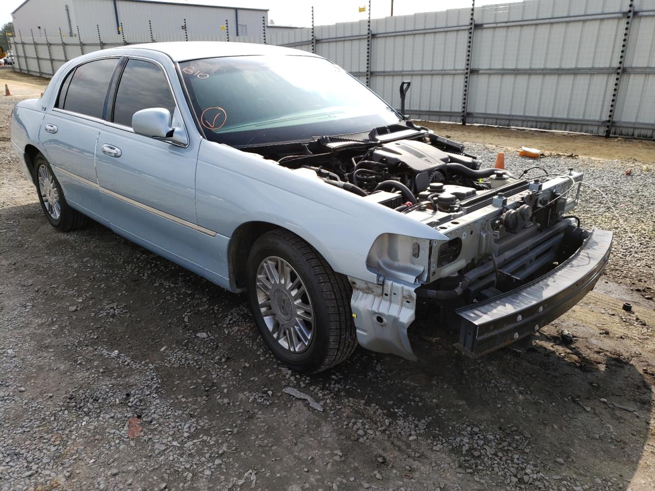 LINCOLN TOWN CAR S 2008 with VIN 2LNHM82VX8X654575 - Photo from auction