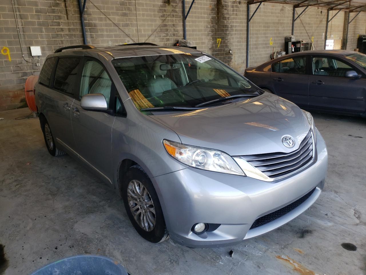TOYOTA SIENNA XLE 2017 with VIN 5TDYZ3DC4HS769060 - Photo from auction