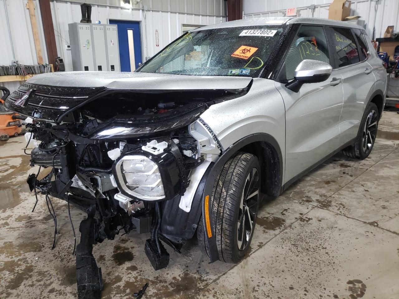 Photo 2 from auction – 2022 MITSUBISHI OUTLANDER with VIN JA4J4TA80NZ028151