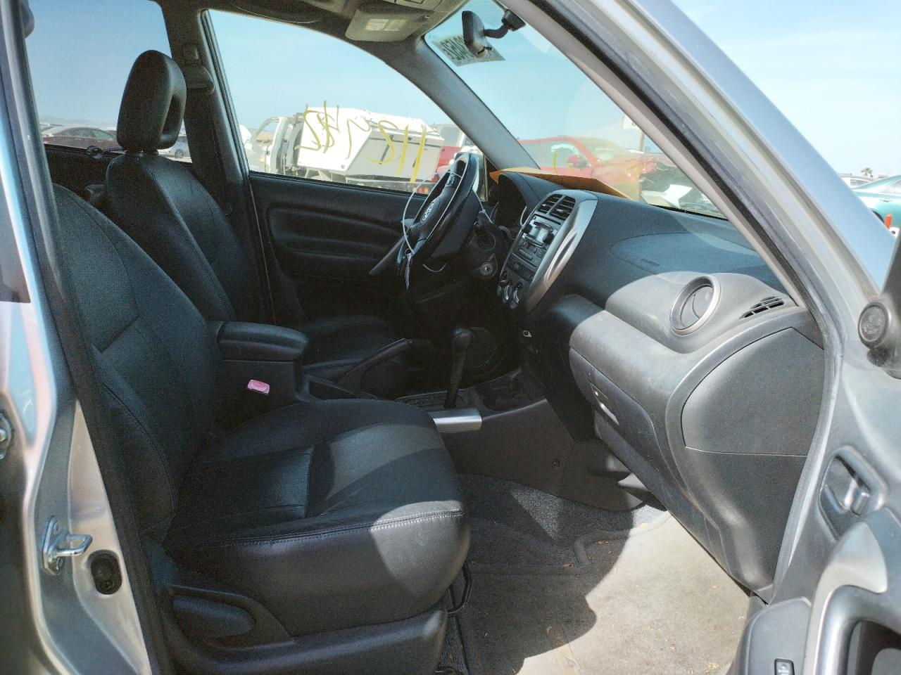 Photo 5 from auction – 2005 TOYOTA RAV4 with VIN JTEHD20VX56032260