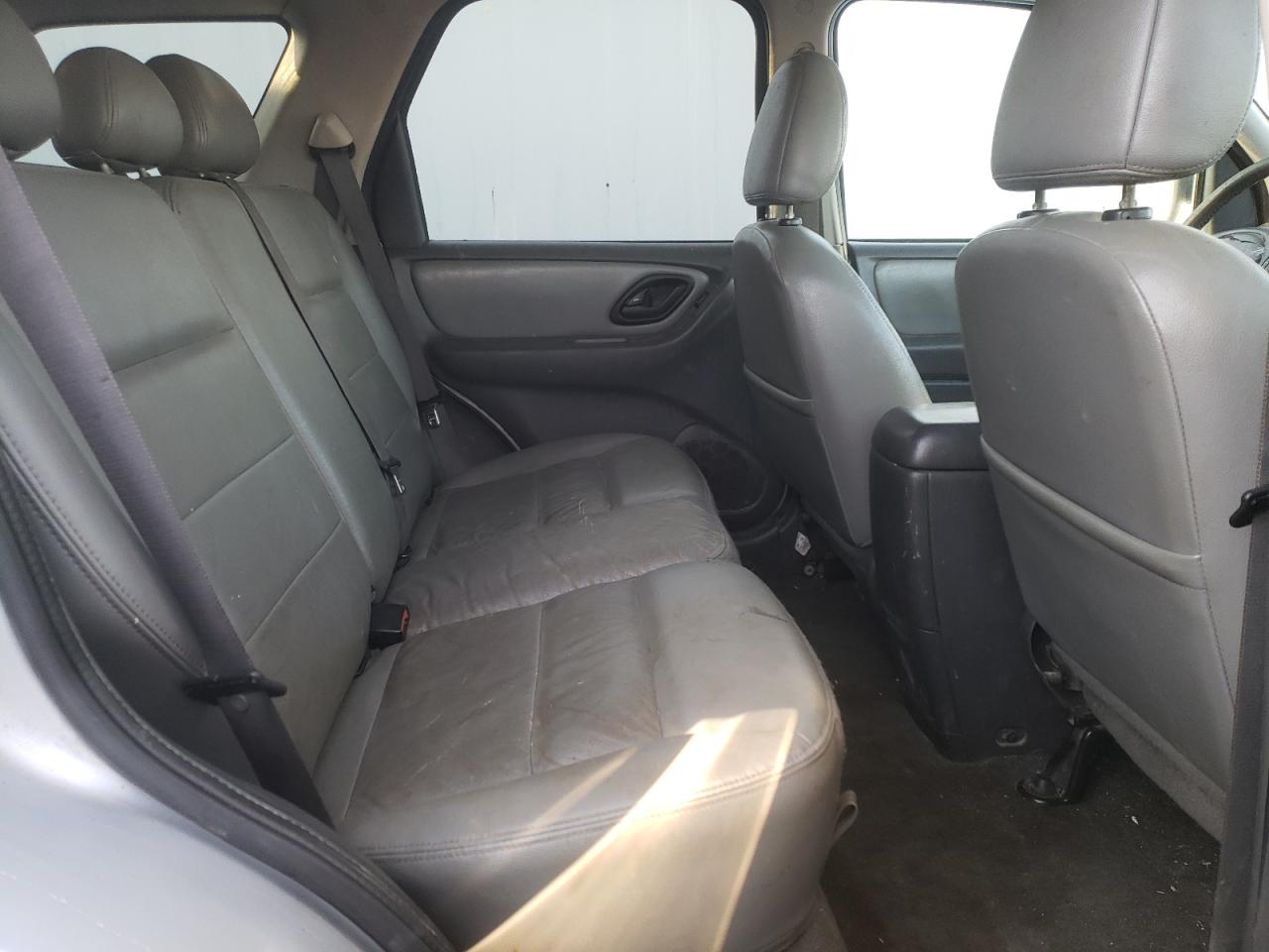 Photo 6 from auction – 2005 FORD ESCAPE XLT with VIN 1FMYU93185KD40584