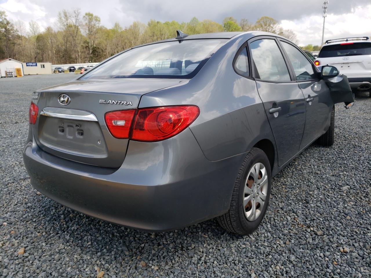 Photo 4 from auction – 2010 HYUNDAI ELANTRA with VIN KMHDU4AD2AU883121