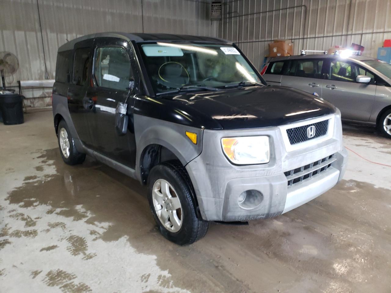 HONDA ELEMENT EX 2003 with VIN 5J6YH28533L024829 - Photo from auction