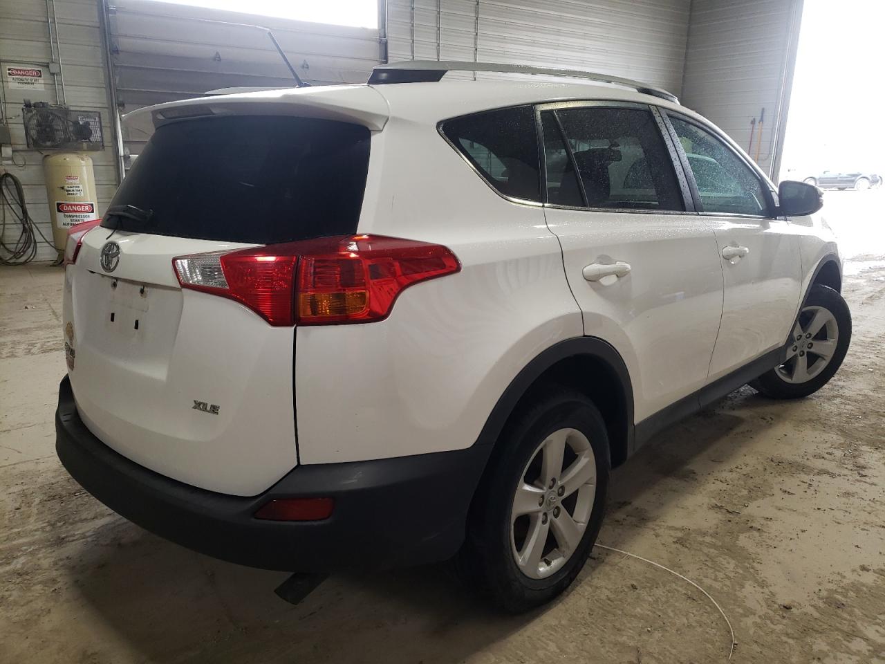 Photo 4 from auction – 2013 TOYOTA RAV4 XLE with VIN 2T3WFREV4DW064755