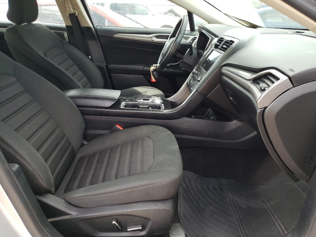 Photo 5 from auction – 2019 FORD FUSION SE with VIN 3FA6P0LUXKR180732
