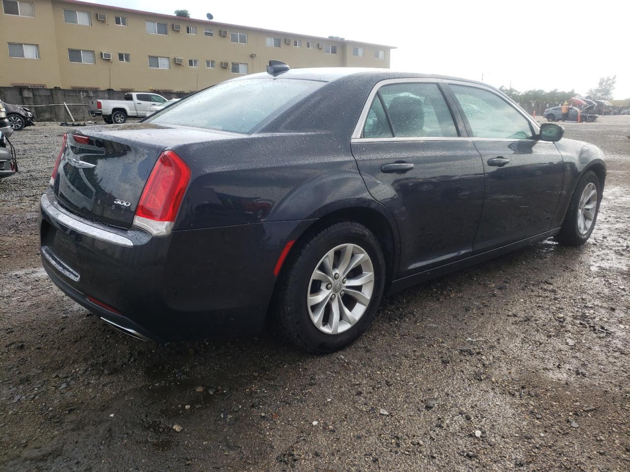 Foto 4 de la subasta – 2015 CHRYSLER 300 LIMITE con VIN 2C3CCAAG7FH797376