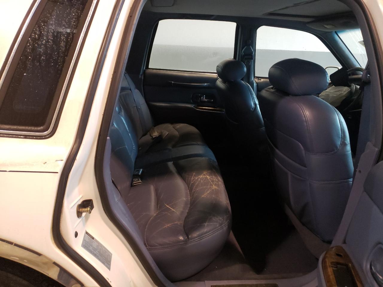 Photo 6 from auction – 1997 LINCOLN TOWNCAR with VIN 1LNLM82W4VY747672