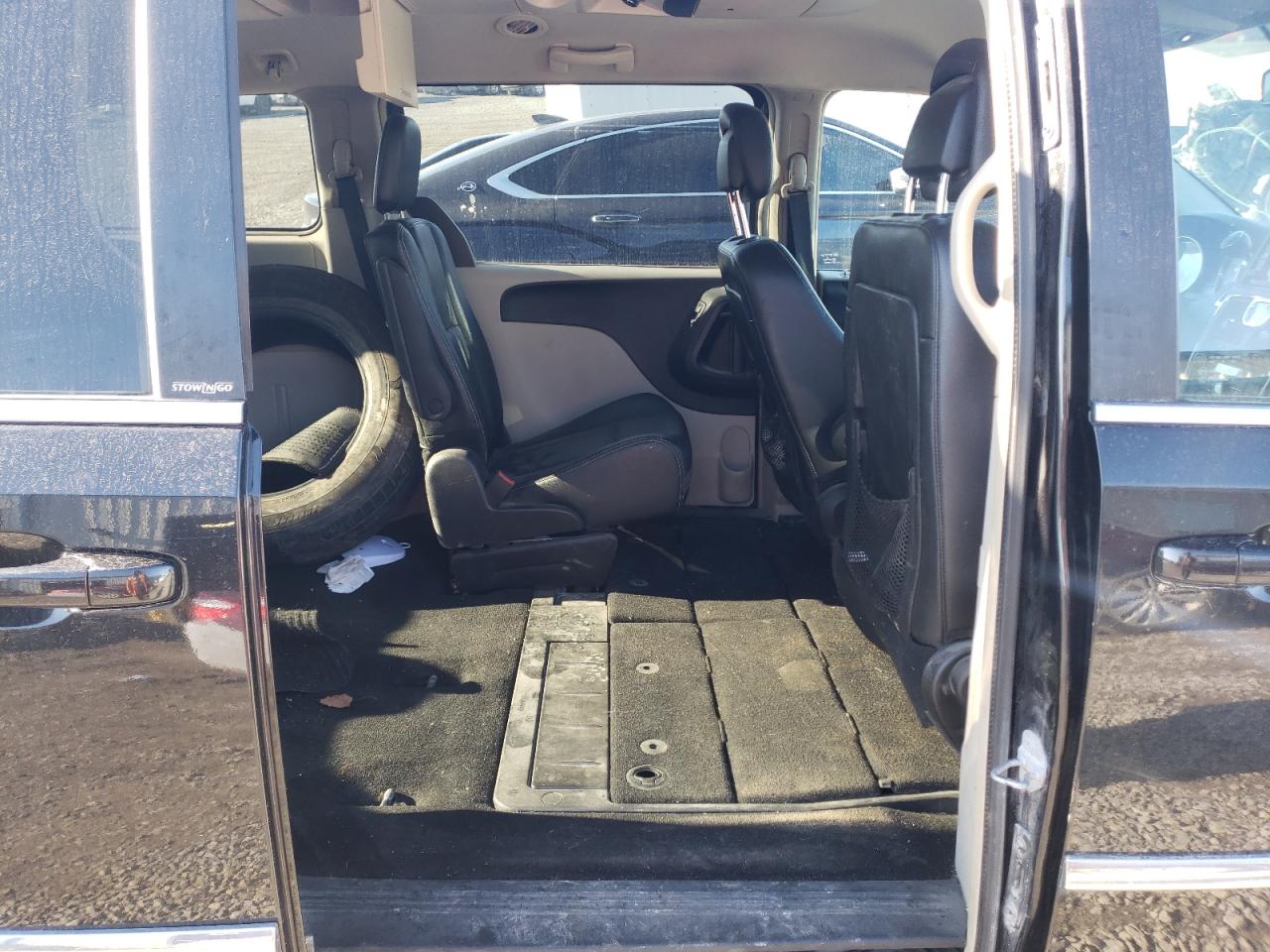 Photo 6 from auction – 2014 CHRYSLER TOWN & COU with VIN 2C4RC1BG9ER178209