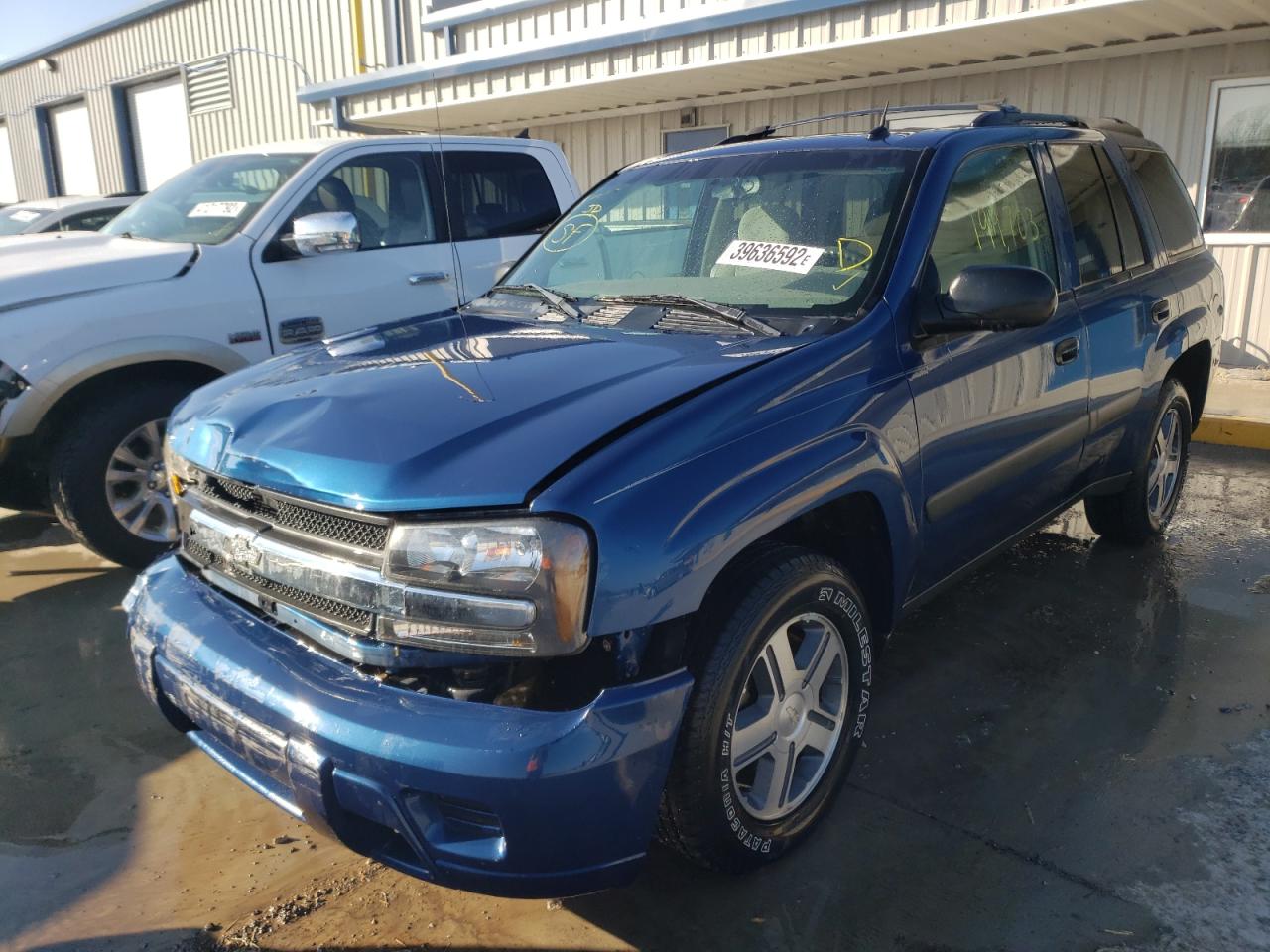 Photo 2 from auction – 2005 CHEVROLET TRAILBLAZE with VIN 1GNDT13S752372045