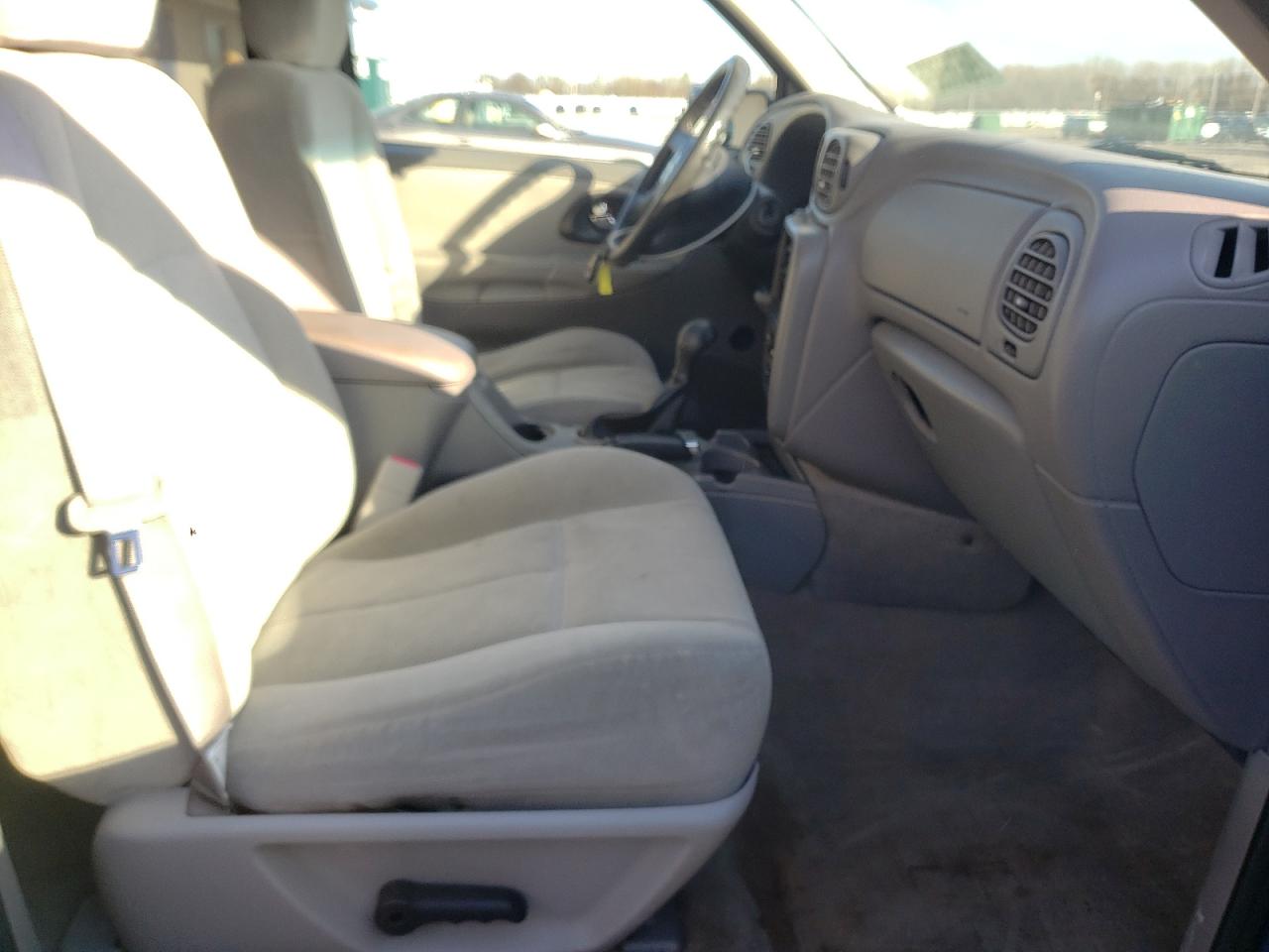 Photo 5 from auction – 2005 CHEVROLET TRAILBLAZE with VIN 1GNDT13S752372045