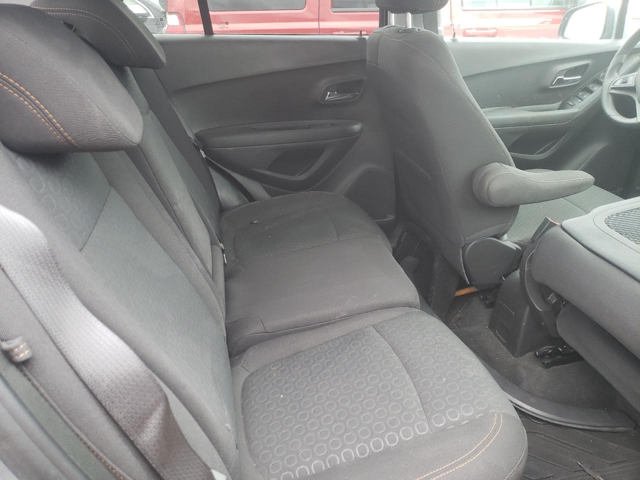 Photo 6 from auction – 2020 CHEVROLET TRAX LS with VIN 3GNCJNSB4LL286343