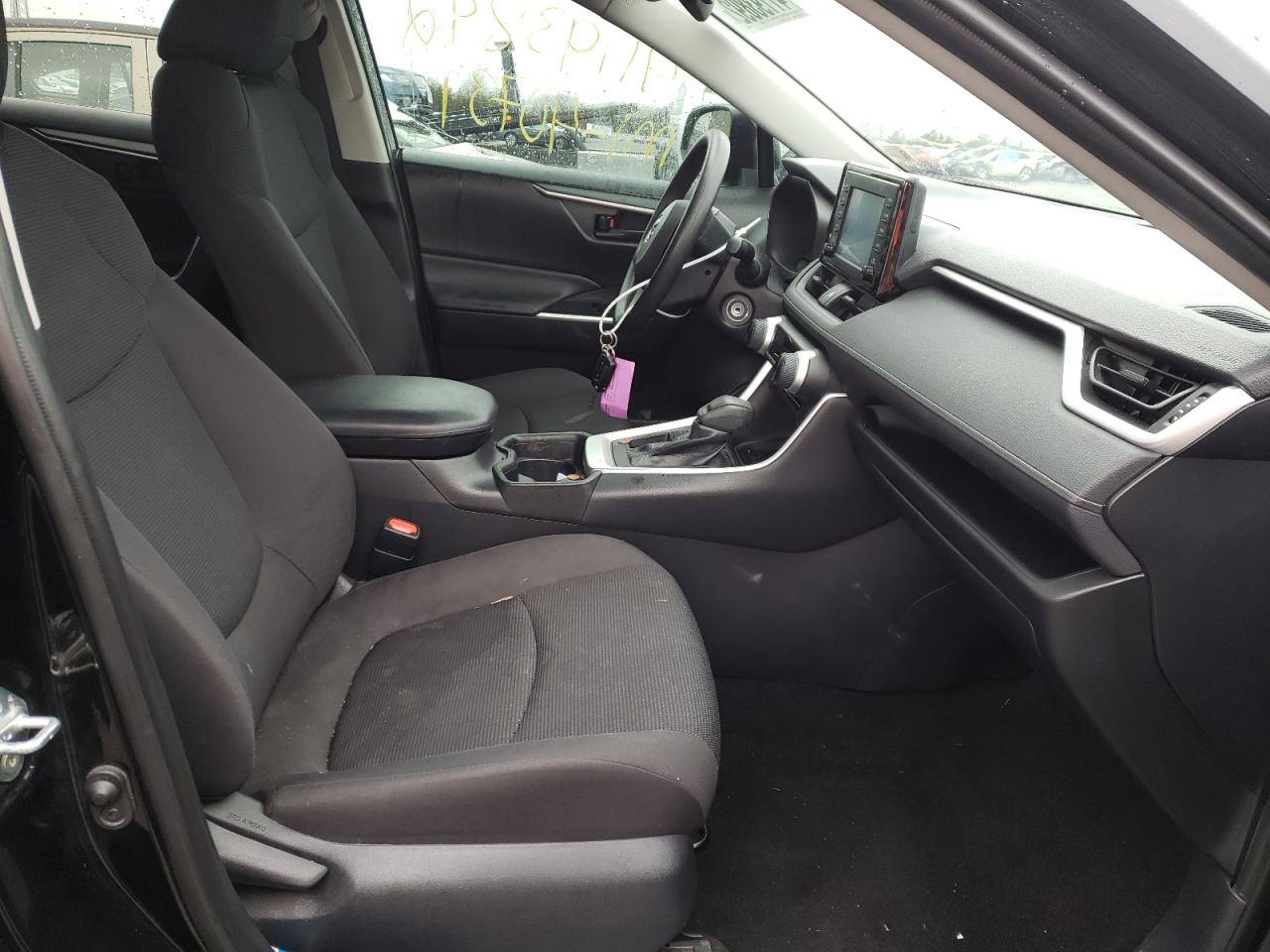 Photo 5 from auction – 2019 TOYOTA RAV4 LE with VIN 2T3H1RFV6KC019689