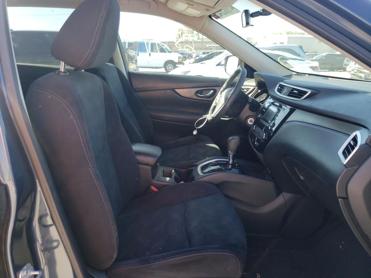 Photo 5 from auction – 2016 NISSAN ROGUE S with VIN JN8AT2MT5GW026231