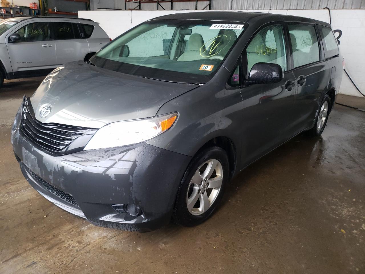 Photo 2 from auction – 2012 TOYOTA SIENNA with VIN 5TDZK3DC3CS211797