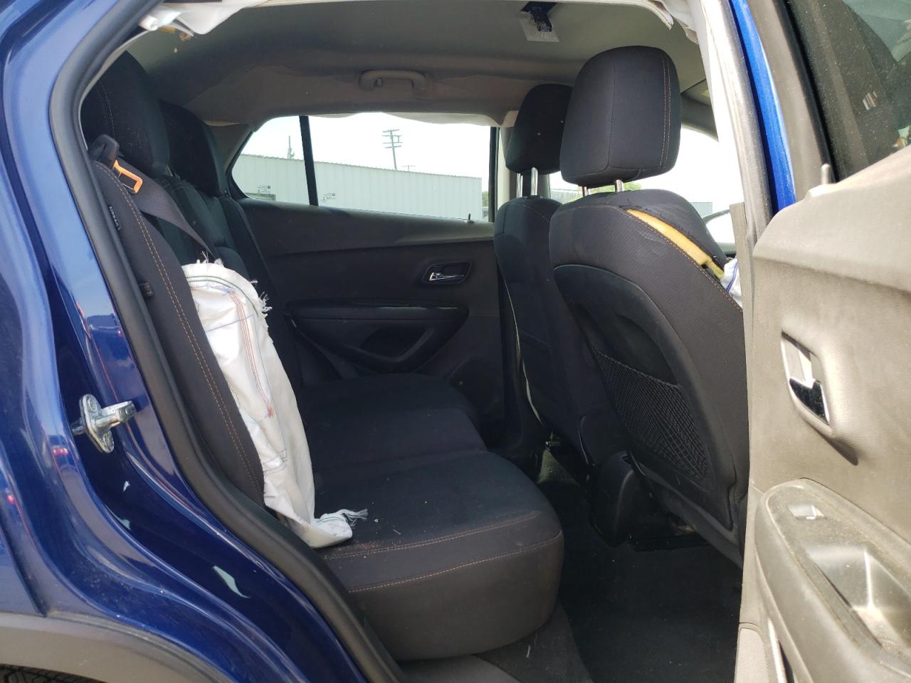 Photo 6 from auction – 2017 CHEVROLET TRAX LS with VIN 3GNCJNSB3HL192767