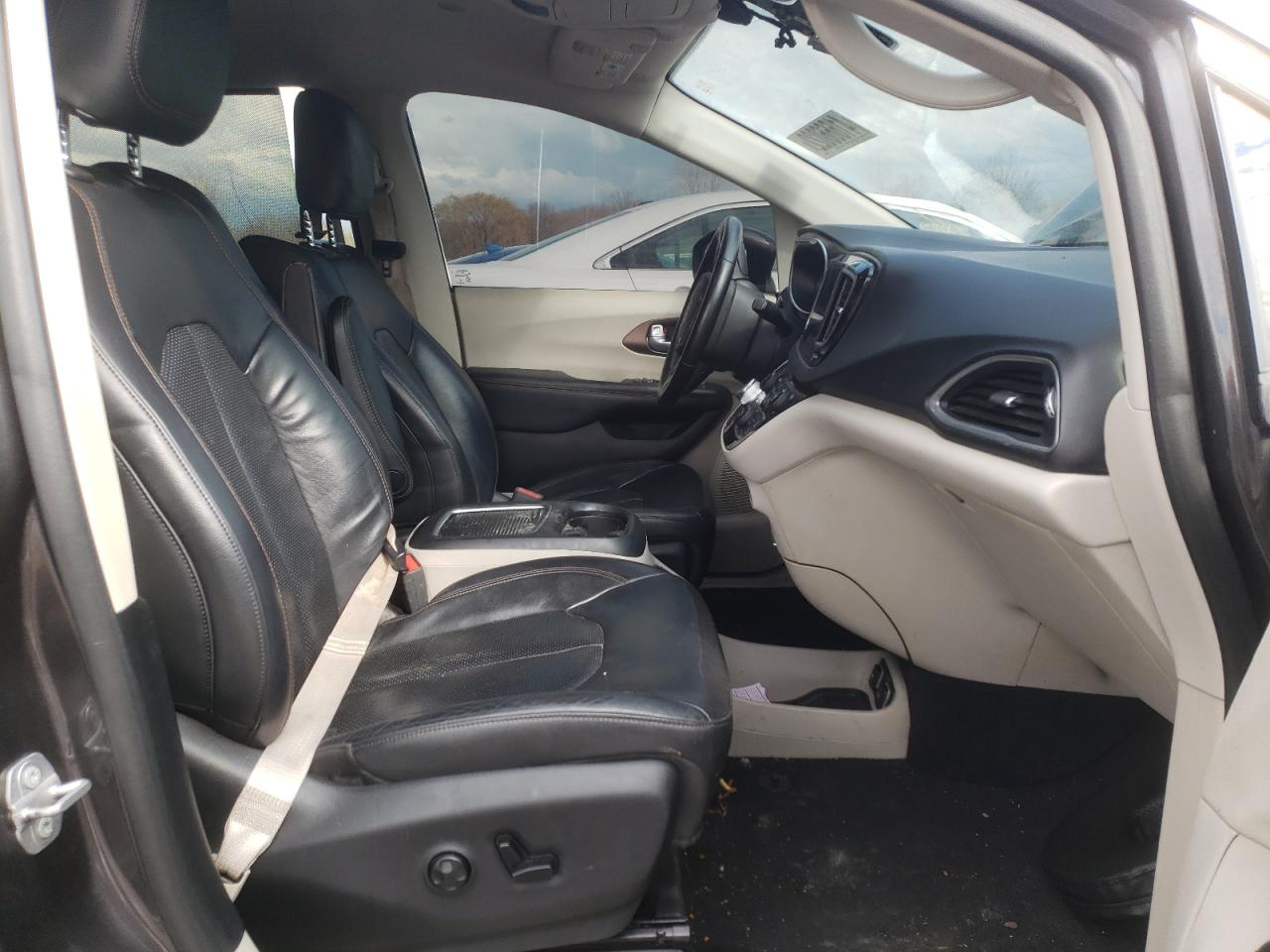 Photo 5 from auction – 2017 CHRYSLER PACIFICA T with VIN 2C4RC1EG8HR564748