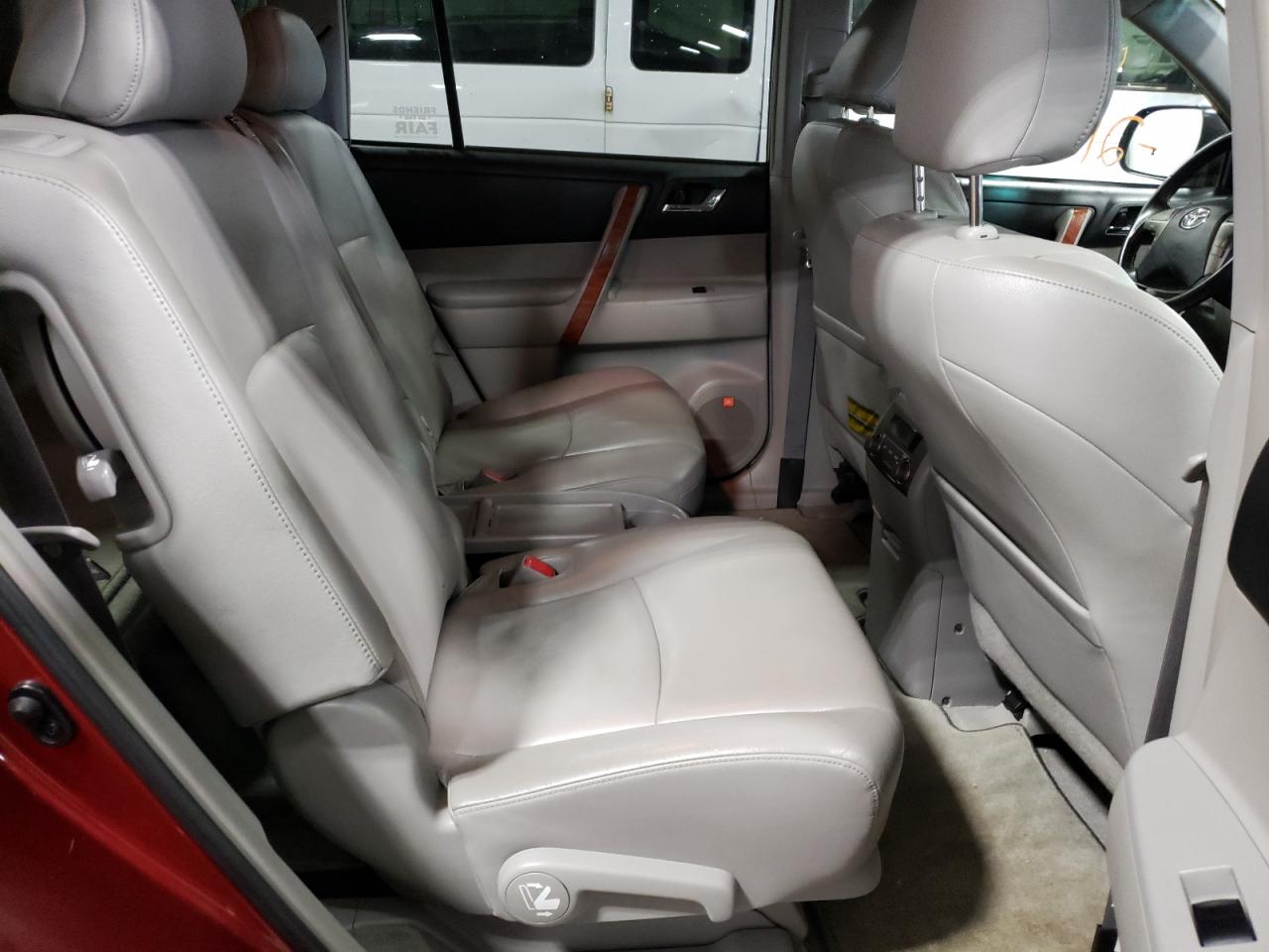 Photo 6 from auction – 2008 TOYOTA HIGHLANDER with VIN JTEES42A882081628