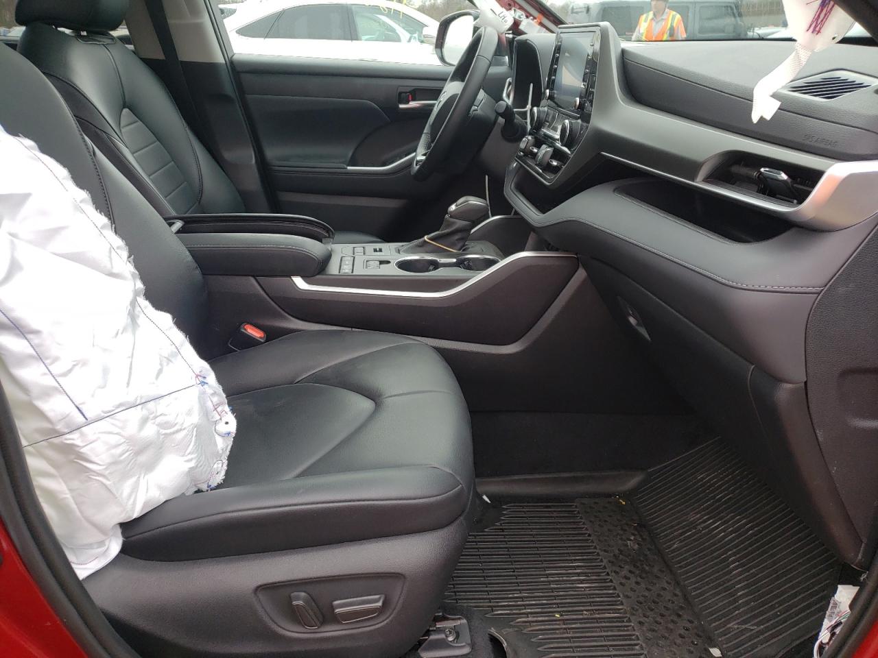 Photo 5 from auction – 2021 TOYOTA HIGHLANDER with VIN 5TDGZRBH3MS145631