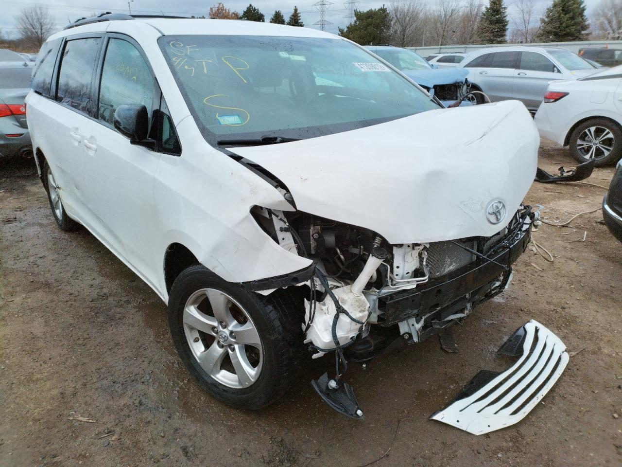 Photo 1 from auction – 2016 TOYOTA SIENNA LE with VIN 5TDKK3DC2GS710663