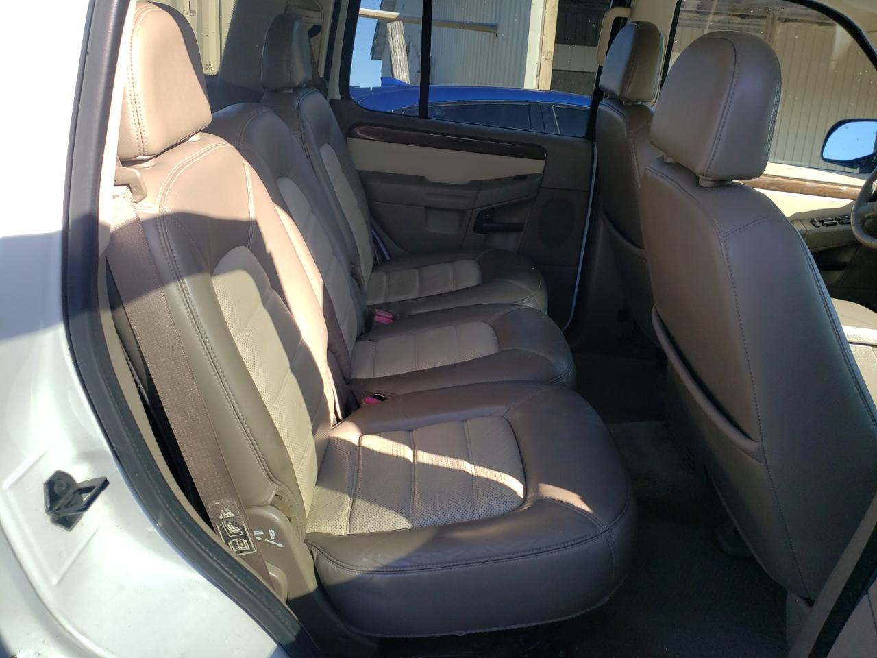 Photo 6 from auction – 2002 FORD EXPLORER E with VIN 1FMDU74W62ZC18581
