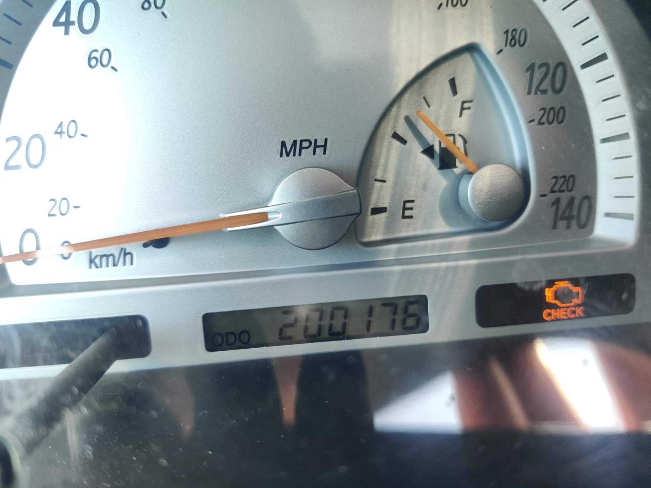 Photo 8 from auction – 2004 TOYOTA CAMRY SE with VIN 4T1BA32K44U019120