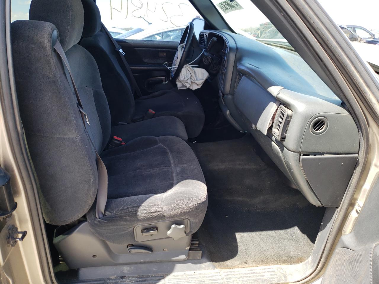 Photo 5 from auction – 2000 CHEVROLET SILVERADO with VIN 2GCEK19T5Y1156134