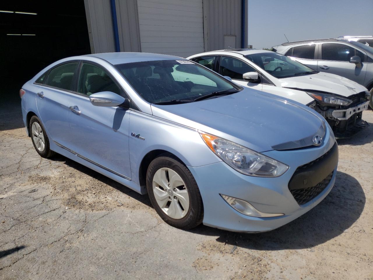 HYUNDAI SONATA HYB 2015 with VIN KMHEC4A49FA133702 - Photo from auction