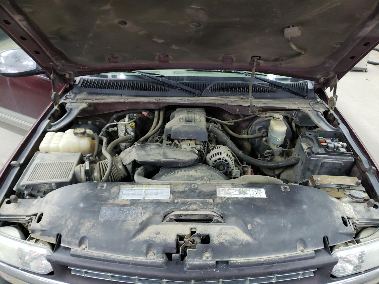 Photo 7 from auction – 2000 CHEVROLET SILVERADO with VIN 1GCEC14T2YE174285