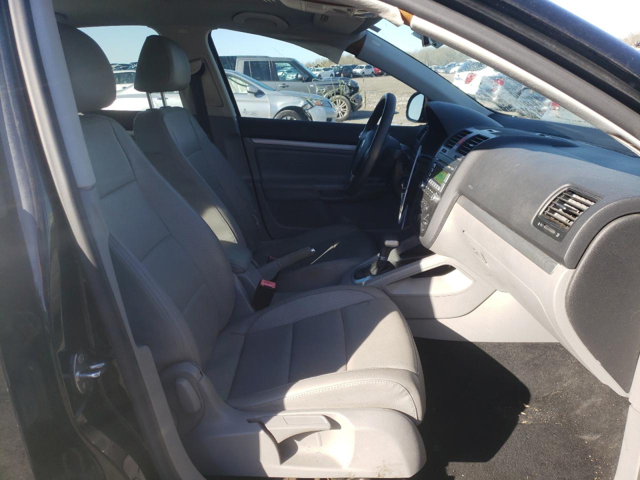 Photo 5 from auction – 2008 VOLKSWAGEN JETTA WOLF with VIN 3VWRJ71K88M138338