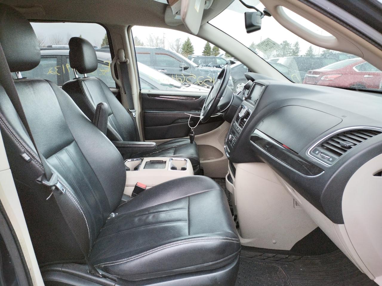 Photo 5 from auction – 2013 CHRYSLER TOWN & COU with VIN 2C4RC1BG2DR803239