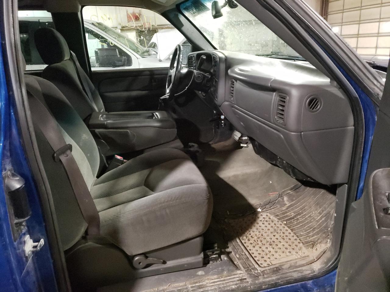 Photo 5 from auction – 2004 CHEVROLET SILVERADO with VIN 2GCEK19T841245836