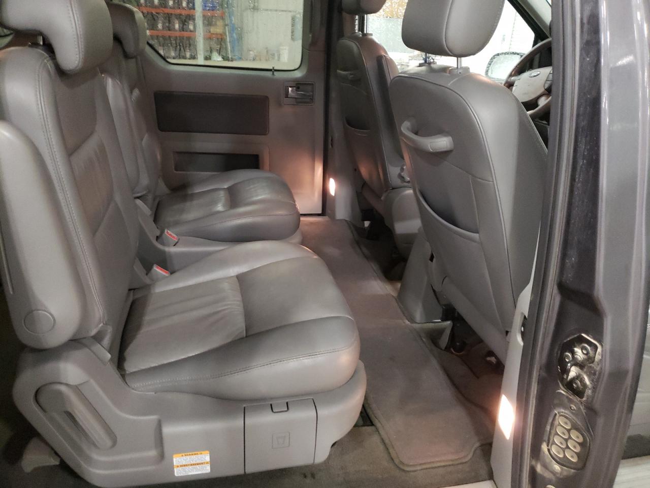 Photo 6 from auction – 2005 FORD FREESTAR L with VIN 2FMZA58265BA04689