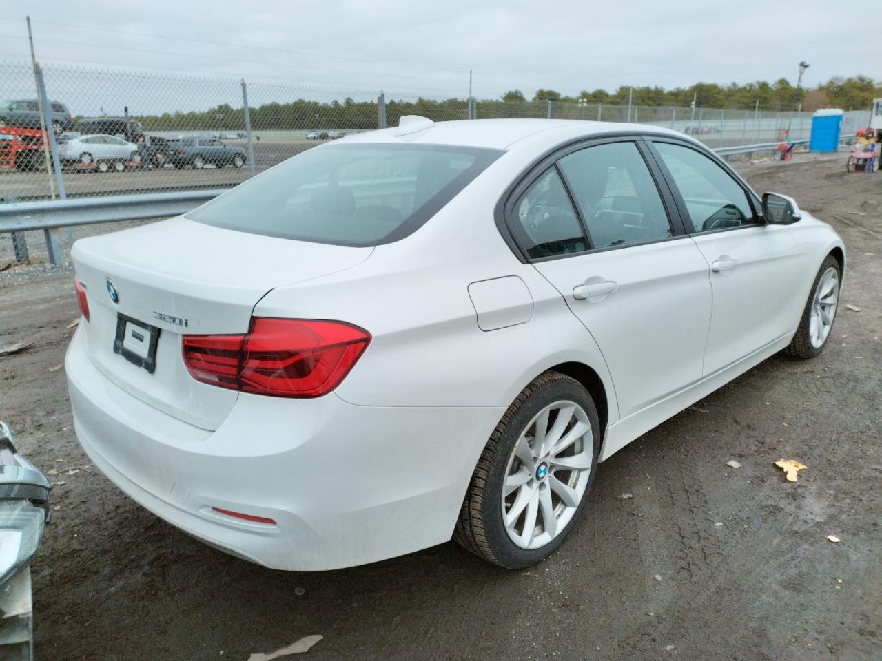 Foto 4 de la subasta – 2018 BMW 320 XI con VIN WBA8E5G53JNV03221