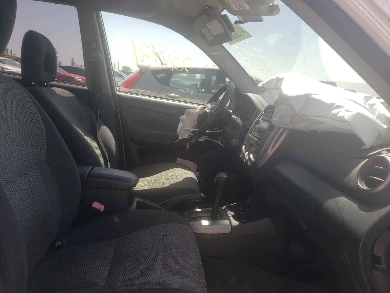 Photo 5 from auction – 2005 TOYOTA RAV4 with VIN JTEGD20V150049527