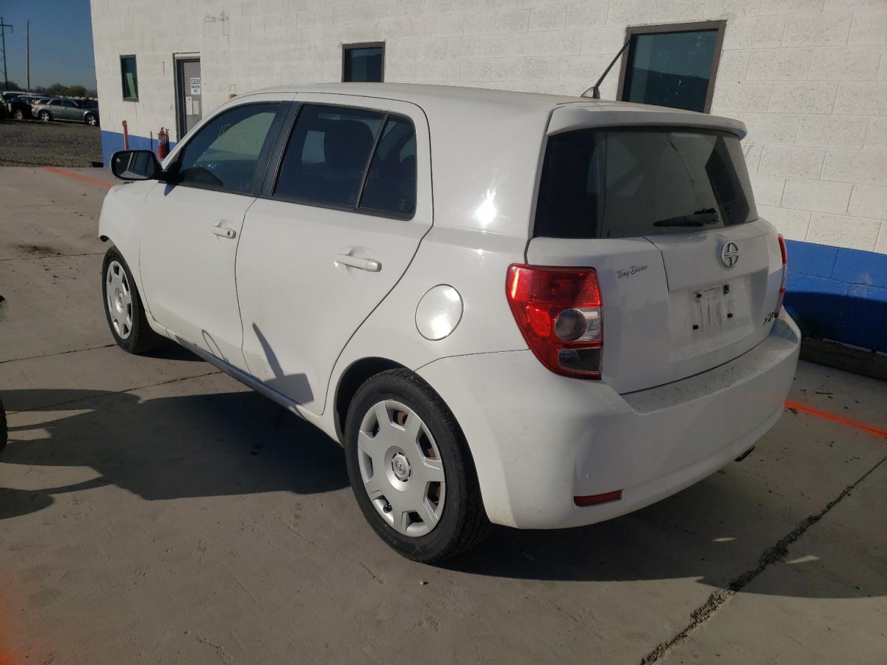 Photo 3 from auction – 2009 TOYOTA SCION XD with VIN JTKKU10469J033106