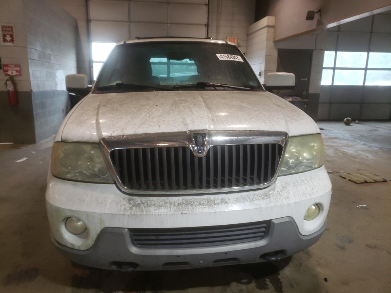 Photo 9 from auction – 2004 LINCOLN NAVIGATOR with VIN 5LMFU28R04LJ14817