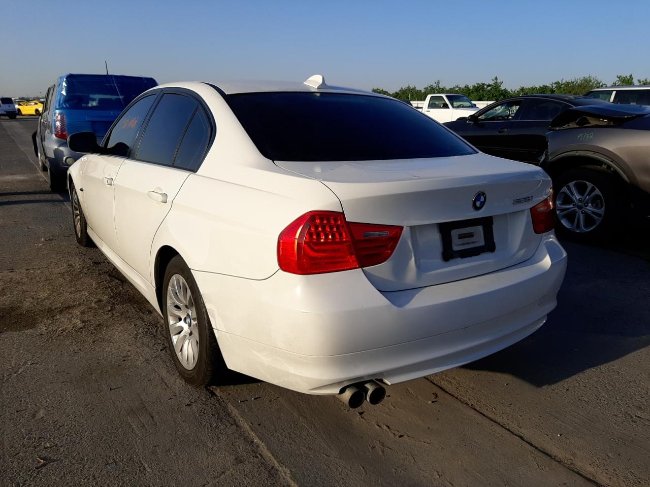 Photo 3 from auction – 2009 BMW 328 I SULE with VIN WBAPH57539NL76520