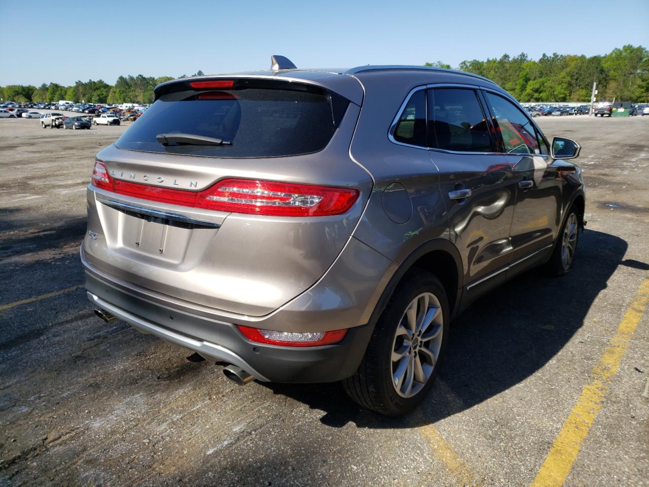 Photo 4 from auction – 2019 LINCOLN MKC SELECT with VIN 5LMCJ2C90KUL29446