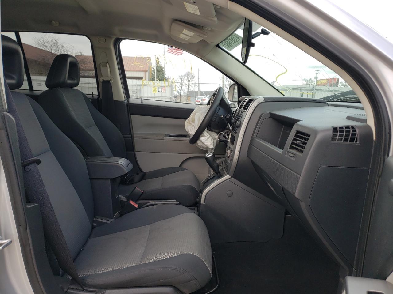 Photo 5 from auction – 2007 JEEP COMPASS with VIN 1J8FF47W17D585662