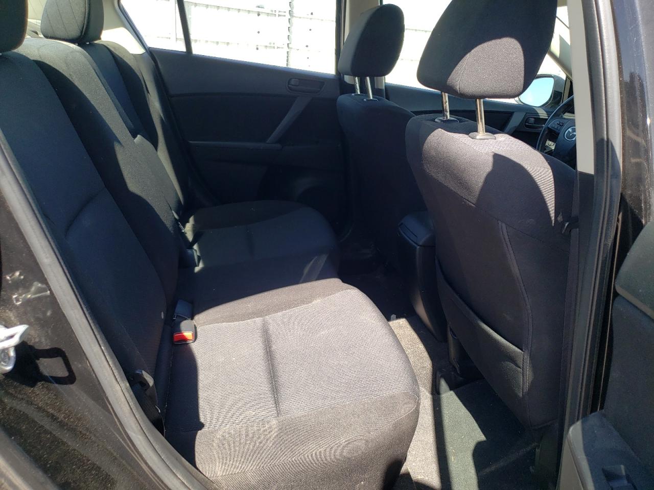 Photo 6 from auction – 2011 MAZDA 3 I with VIN JM1BL1UF1B1366082