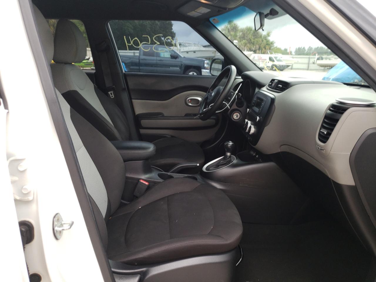Photo 5 from auction – 2016 KIA SOUL with VIN KNDJN2A26G7403452
