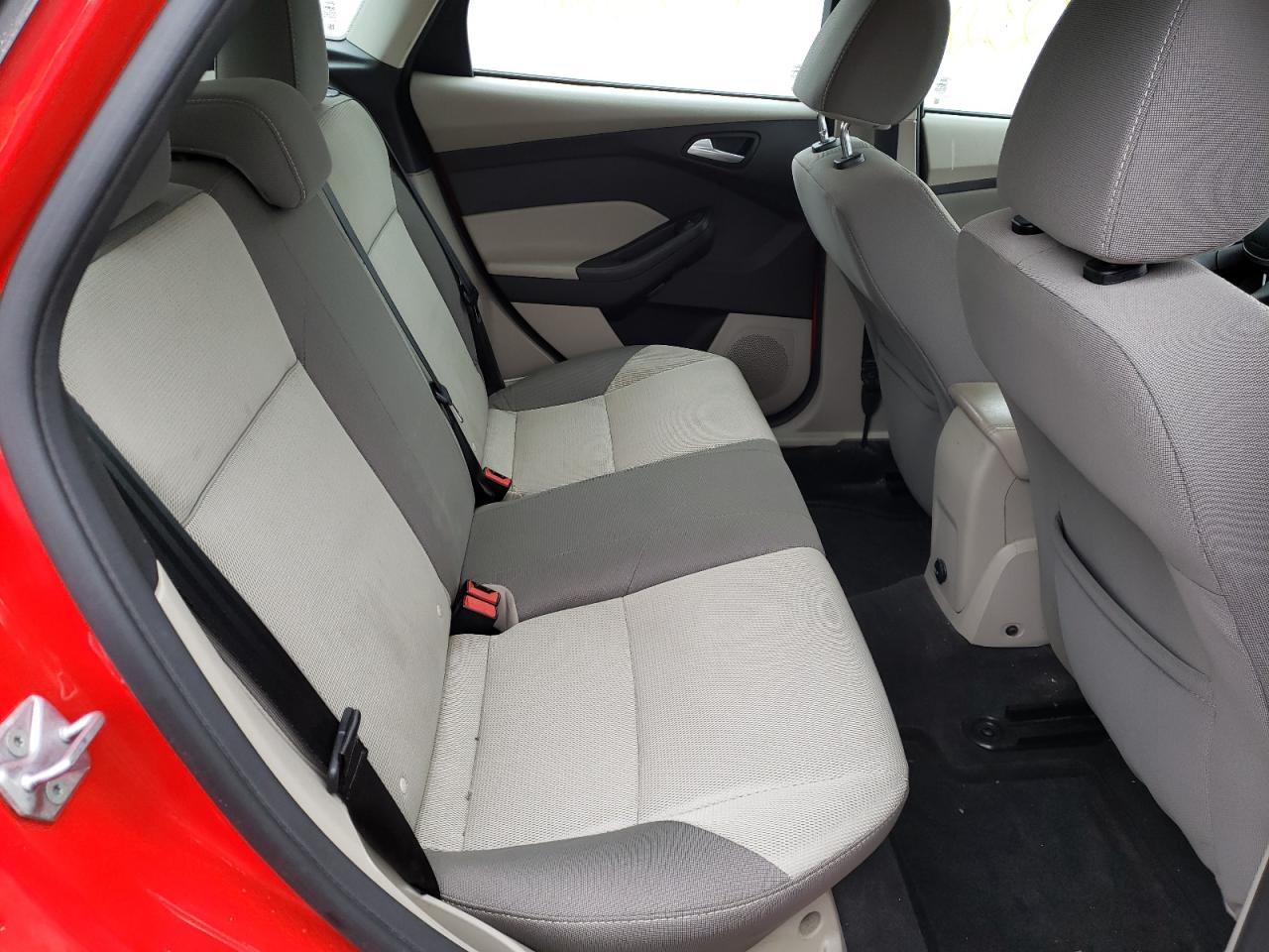 Photo 6 from auction – 2014 FORD FOCUS SE with VIN 1FADP3K25EL171853