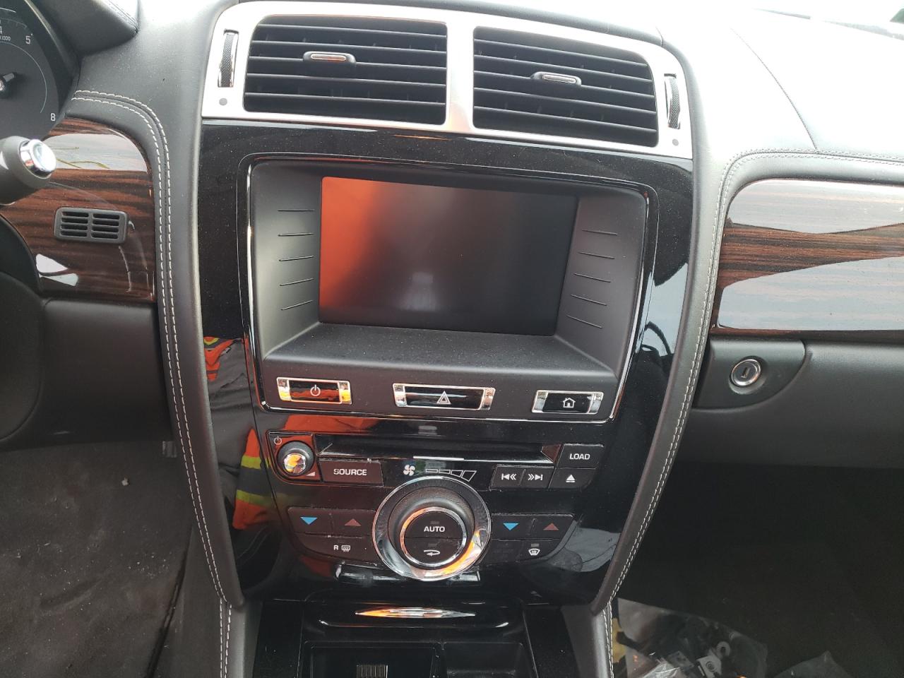 Photo 9 from auction – 2013 JAGUAR XK with VIN SAJWA4GB8DLB49982