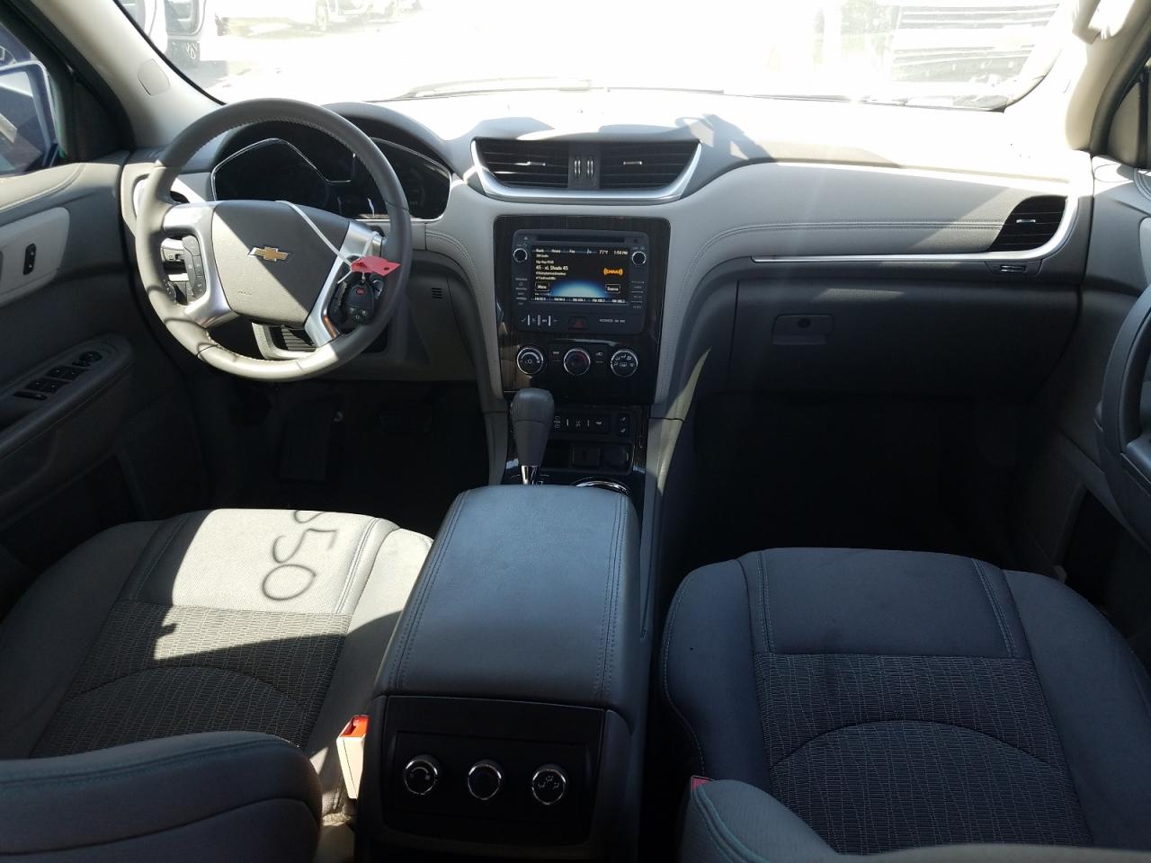 Photo 9 from auction – 2017 CHEVROLET TRAVERSE L with VIN 1GNKRGKDXHJ112096