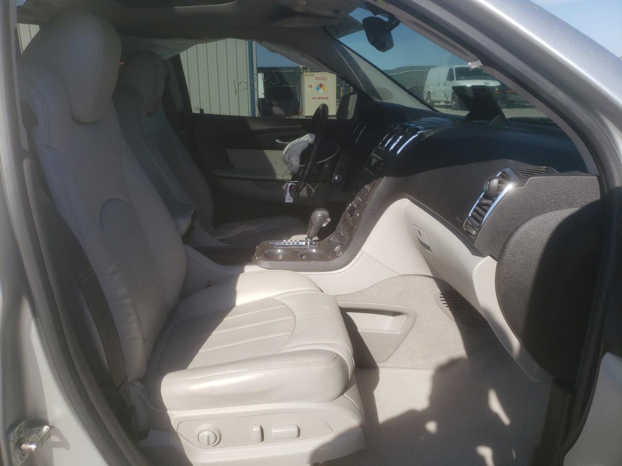 Photo 5 from auction – 2011 GMC ACADIA DEN with VIN 1GKKRTEDXBJ379618