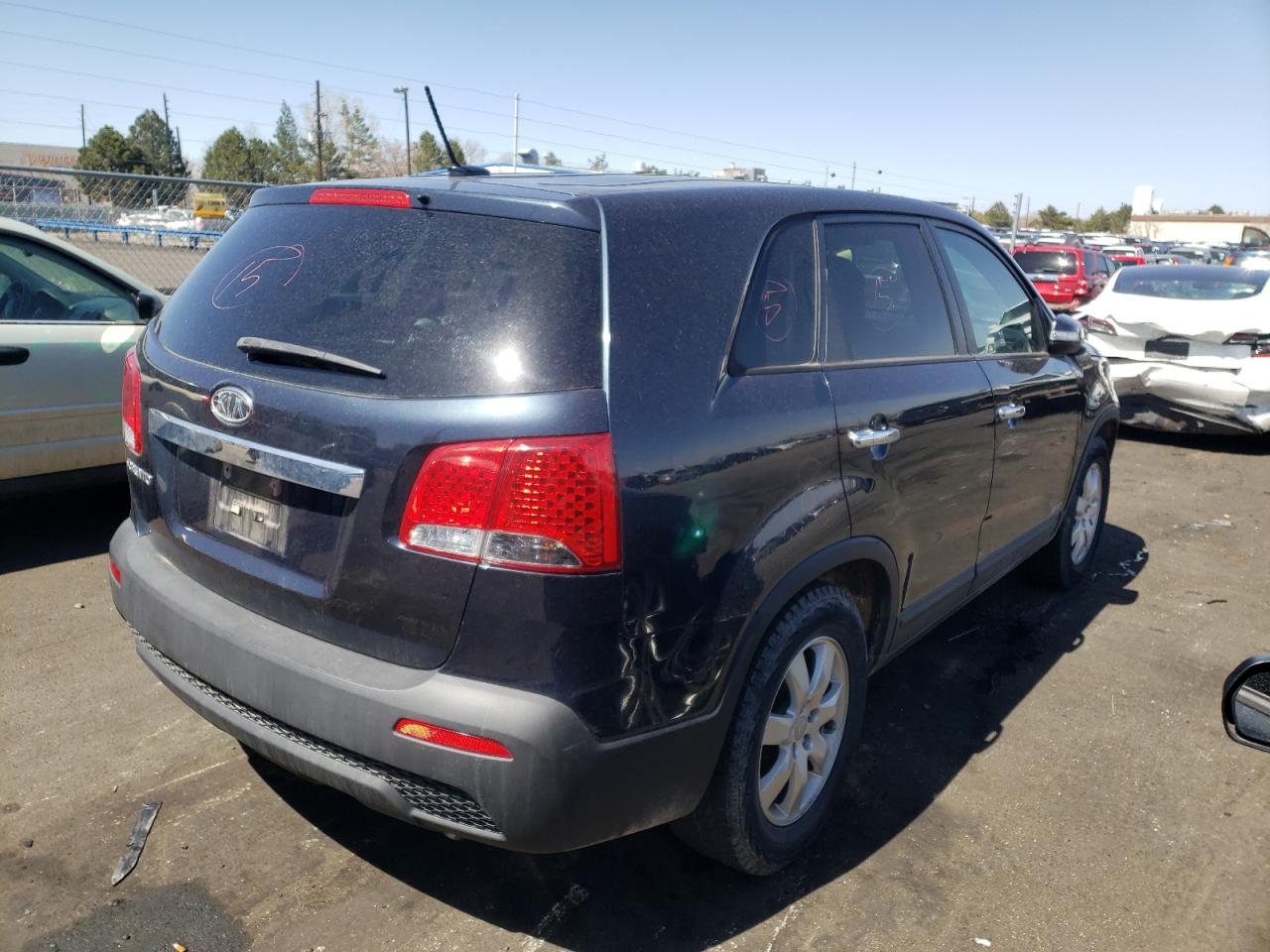 Photo 4 from auction – 2013 KIA SORENTO LX with VIN 5XYKTDA63DG358834