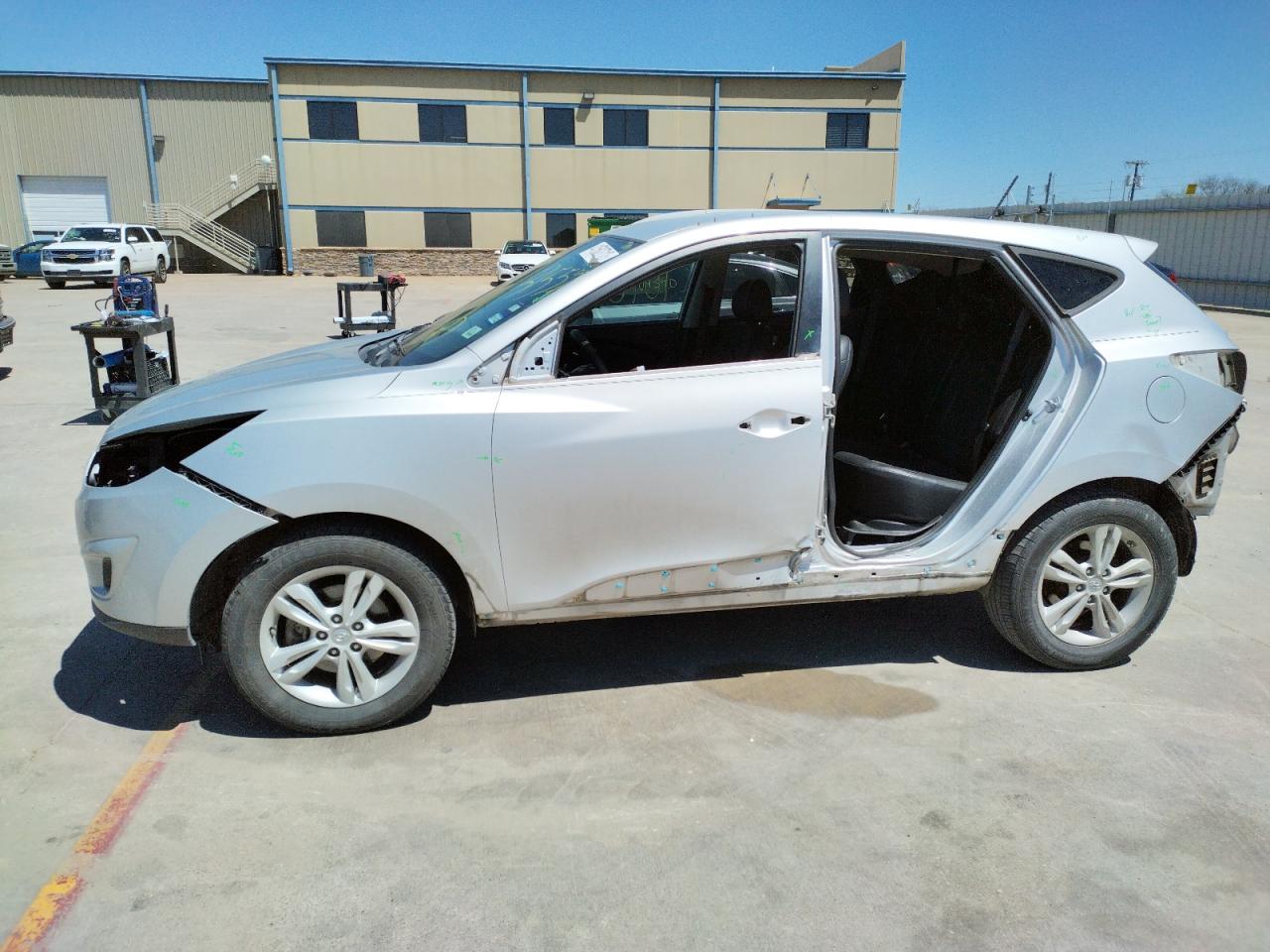 Photo 9 from auction – 2011 HYUNDAI TUCSON GLS with VIN KM8JUCAC5BU315550